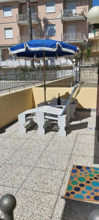 Appartamento La Spiaggia Bordighera Bagian luar foto