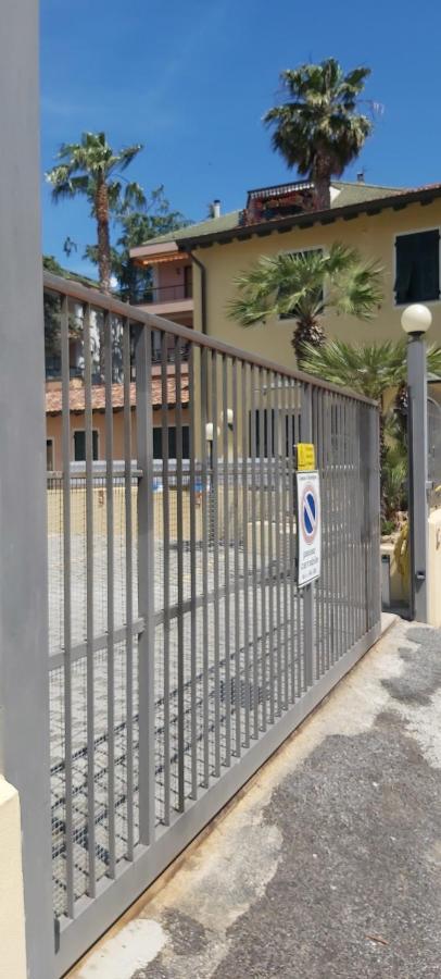 Appartamento La Spiaggia Bordighera Bagian luar foto